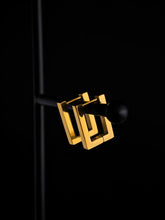 Längliche, eckige Ohrringe aus Edelstahl in Gold mit glänzendem Finish