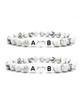 Partnerarmbänder weiss Marmor mit Buchstaben und einem Herz in gold oder silber von Lymaja