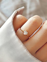 Lamour Herz Ring 18k vergoldeter Edelstahl mit einem kleinen Zirkon Stein Herz von Lymaja Jewelry