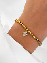 Letter Bead Bracelet mit einem Zirkon Buchstaben in gold aus Edelstahl von Lymaja Jewelry