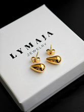 Mini Drop Ohrringe in gold als Ohrstecker für Frauen mit einer Tropfen Form aus Edelstahl von Lymaja Jewelry