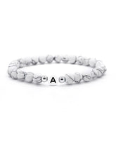 Partnerarmband White Marmor aus weiss marmorierten Natursteinperlen mit einem Wunschbuchstaben personalisiert für Frauen und Männer von Lymaja