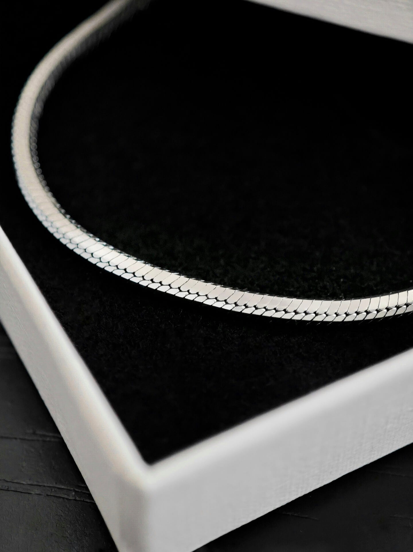 Classy Sleek Armkette in silber für Männer in Edelstahl 18cm bis 20cm verstellbar von Lymaja Jewelry