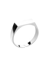 Sleek Square Ring in silber Edelstahl für Männer mit einer flachen und glatten Siegelfläche von Lymaja Jewelry