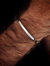 Dünner Slim Brace Armreif in silber 4mm für Maenner aus Edelstahl von Lymaja Jewelry