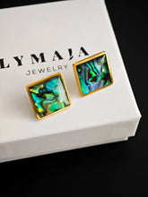 Quadratische Abalone Ohrstecker mit schillernder Muschelstruktur in Blau-Grün-Perlmutt