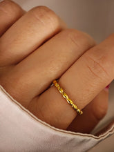Bubble Ring in Gold aus 18K vergoldetem 316L Edelstahl als filigraner Kugelring von LYMAJA