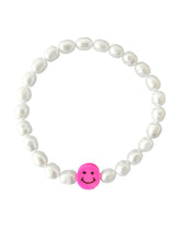 Candy Smiley Perlenarmband mit neon-pinkem Silikon Smiley und weißen Süßwasserperlen
