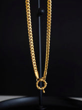 Goldene Gliederhalskette mit 4 mm Kettengliedern und rundem Charm-Ring-Verschluss