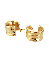 Goldene Chunky Ohrringe mit gehämmerter Oberfläche und Steckverschluss