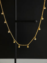 Vergoldete Choker Halskette mit kleinen Zirkonia Anhängern - LYMAJA