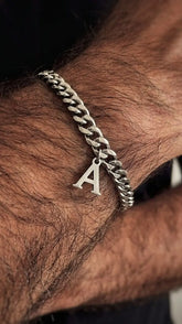 silbernes Cuban Link Buchstaben Armband für Herren mit 10mm Wunschbuchstabe von LYMAJA