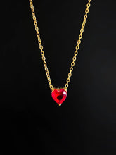 Goldene Kette mit rotem Zirkonia Herzanhänger, 18K vergoldet