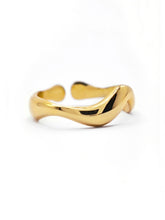 Linear Pulse Ring in 18k Gold mit geometrischem Design
