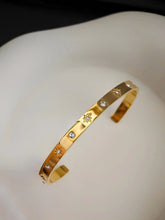 Malaika Stern Armreif mit Sternen und Zirkon Steinen verstellbar in gold aus Edelstahl 18k vergoldet von Lymaja Jewelry