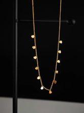 Goldene Halskette aus vergoldetem Edelstahl mit kleinen Herz Anhängern