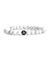 Partnerarmband Marmor in weiss aus hochwertigen Natursteinperlen marmoriert mit Wunschbuchstaben für Frauen und Männer von Lymaja Jewelry