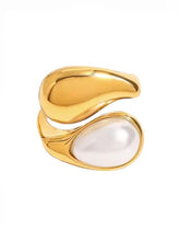 Goldener Tropfen Ring mit einer Perlmutt Perle - Lymaja