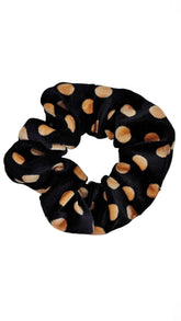Schwarzer Samt Scrunchie Haargummi mit beigen Punkten - Lymaja