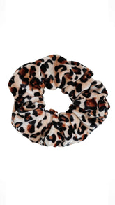 Weicher Samt Scrunchie Haargummi für Frauen mit Leoparden Muster von Lymaja Jewelry