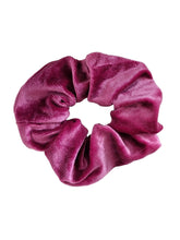 Samt Scrunchie Haargummi in Magenta Orchidee von Lymaja Jewelry