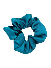 Satin Scrunchie in Petrol Blau für Frauen von Lymaja Jewelry
