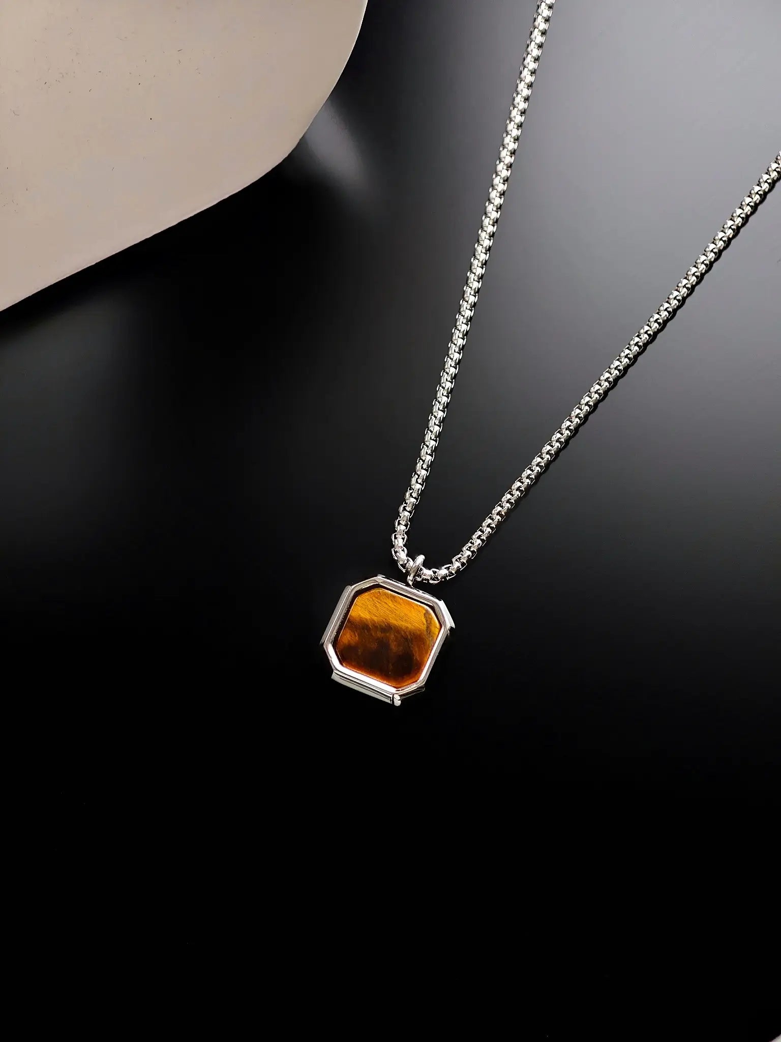 Silber Halskette mit Anhänger aus echtem Tigerauge im Oktagon-Schliff