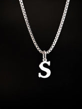 Slim Box Letter Chain in Silber – feine 1,2 mm Boxkette mit 10 mm Buchstaben Charm - LYMAJA