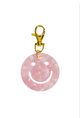 Rosa Perlmutt Smiley Schlüsselanhänger aus Acryl mit Gold-Karabiner von LYMAJA