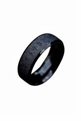 Schwarzer Viking Runen Ring für Herren aus 316L Edelstahl mit eingravierten Futhark-Runen