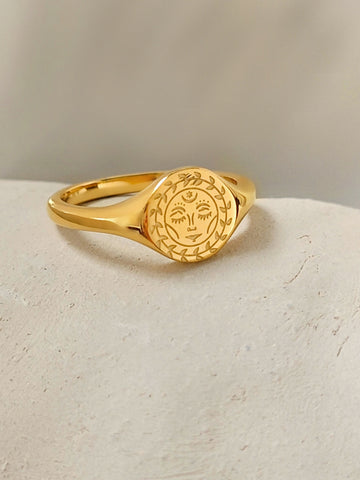 Aura Ring mit einer Sonne in gold von Lymaja