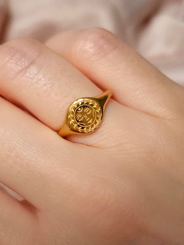 Aura Ring mit einer Sonne in gold von Lymaja