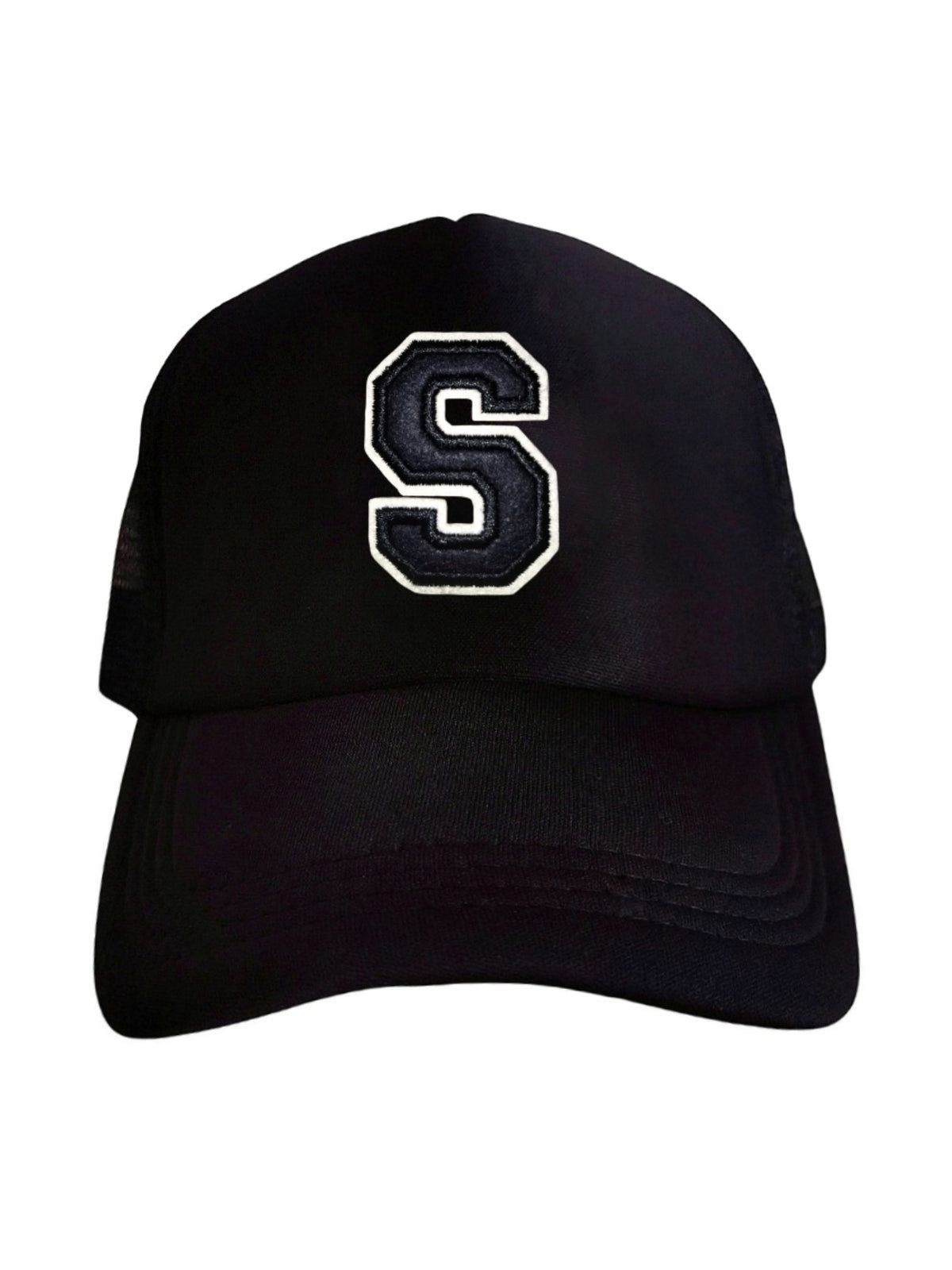 Buchstaben Cap mit Initial in Trucker Baseball Style in schwarz weiss von Lymaja