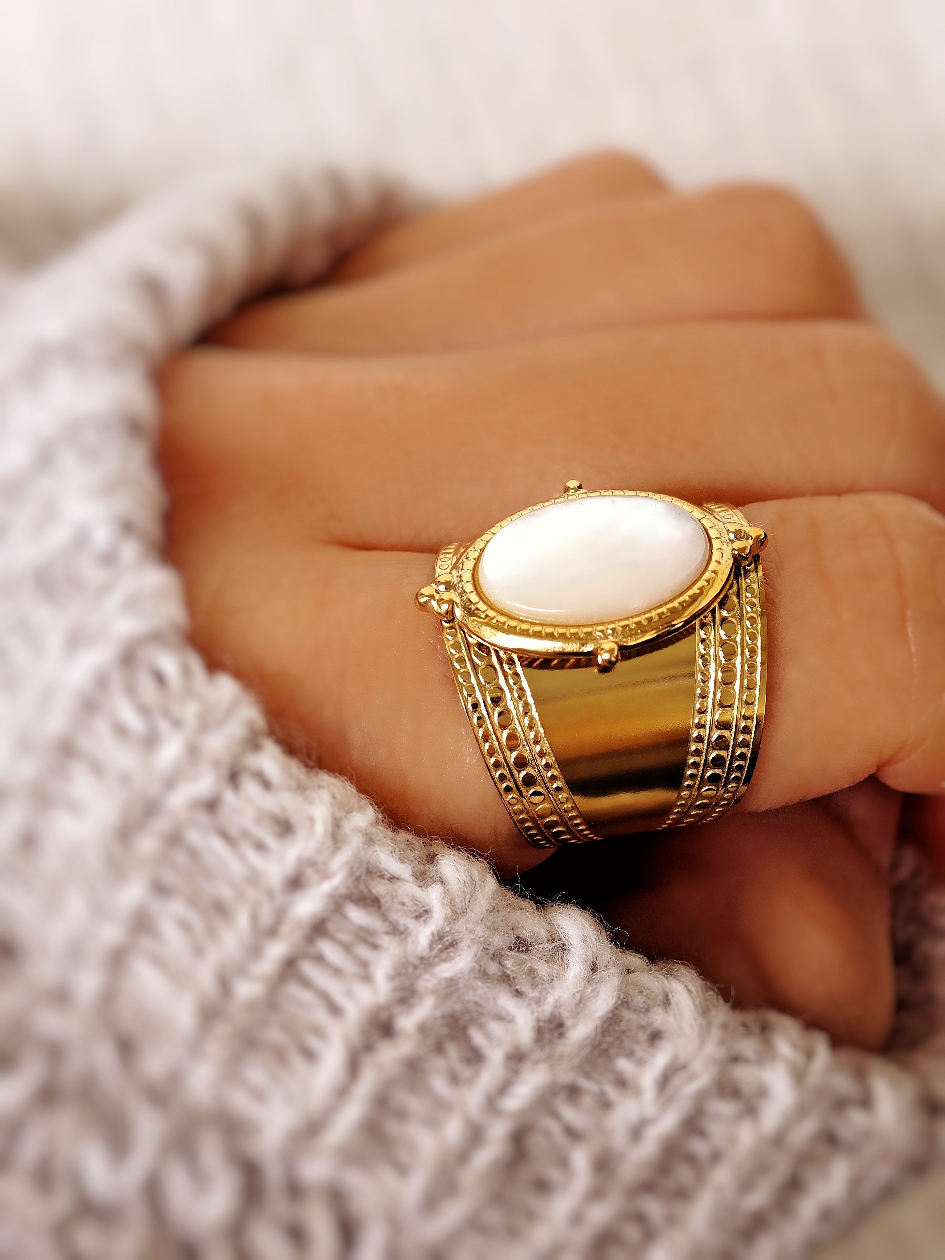 White Orient Ring Lymaja