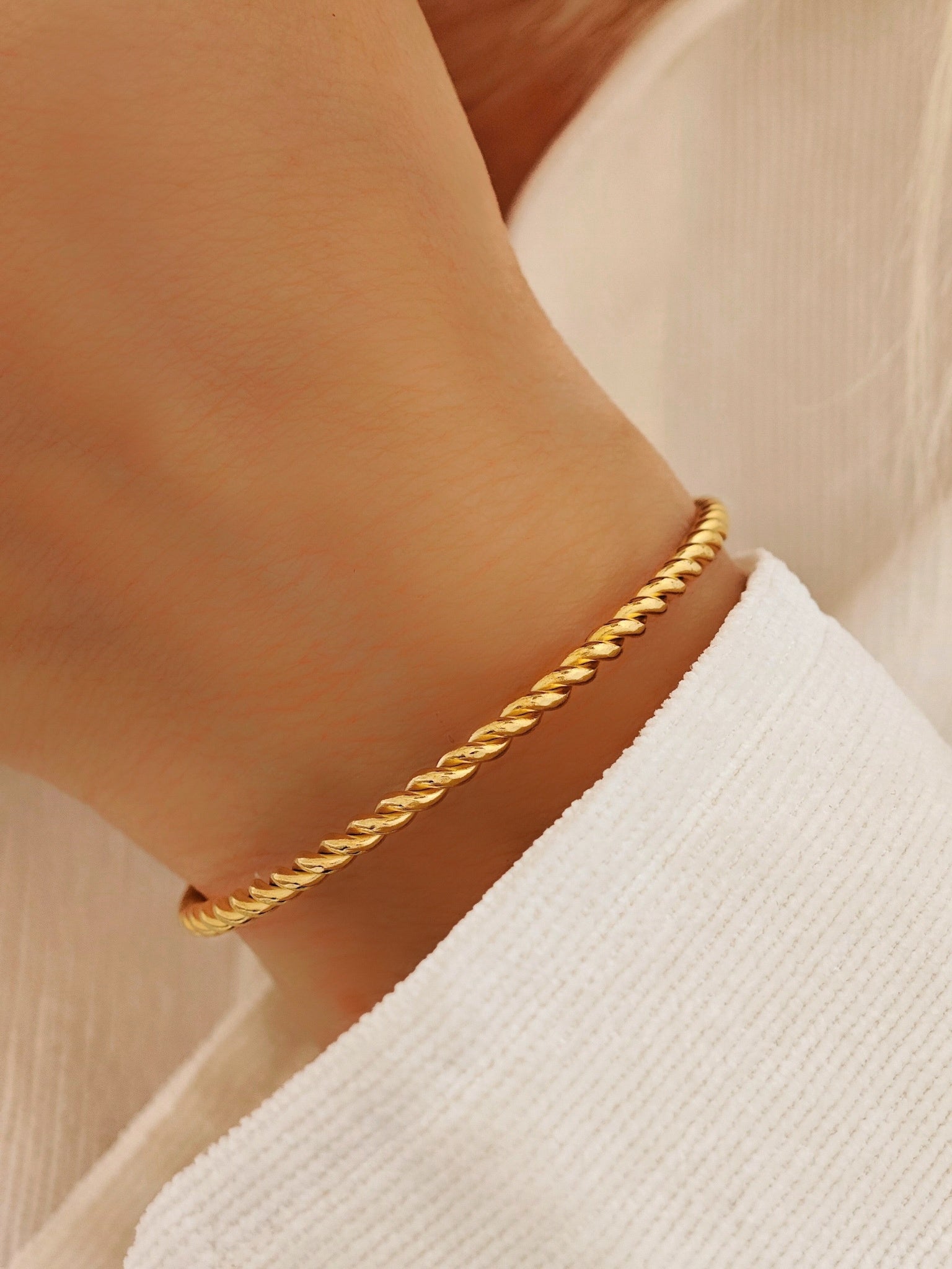 schmaler twist armreif gold Lymaja