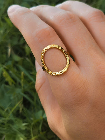 Circle Ring in Kreis Form aus 18k vergoldeten Edelstahl von Lymaja Jewelry