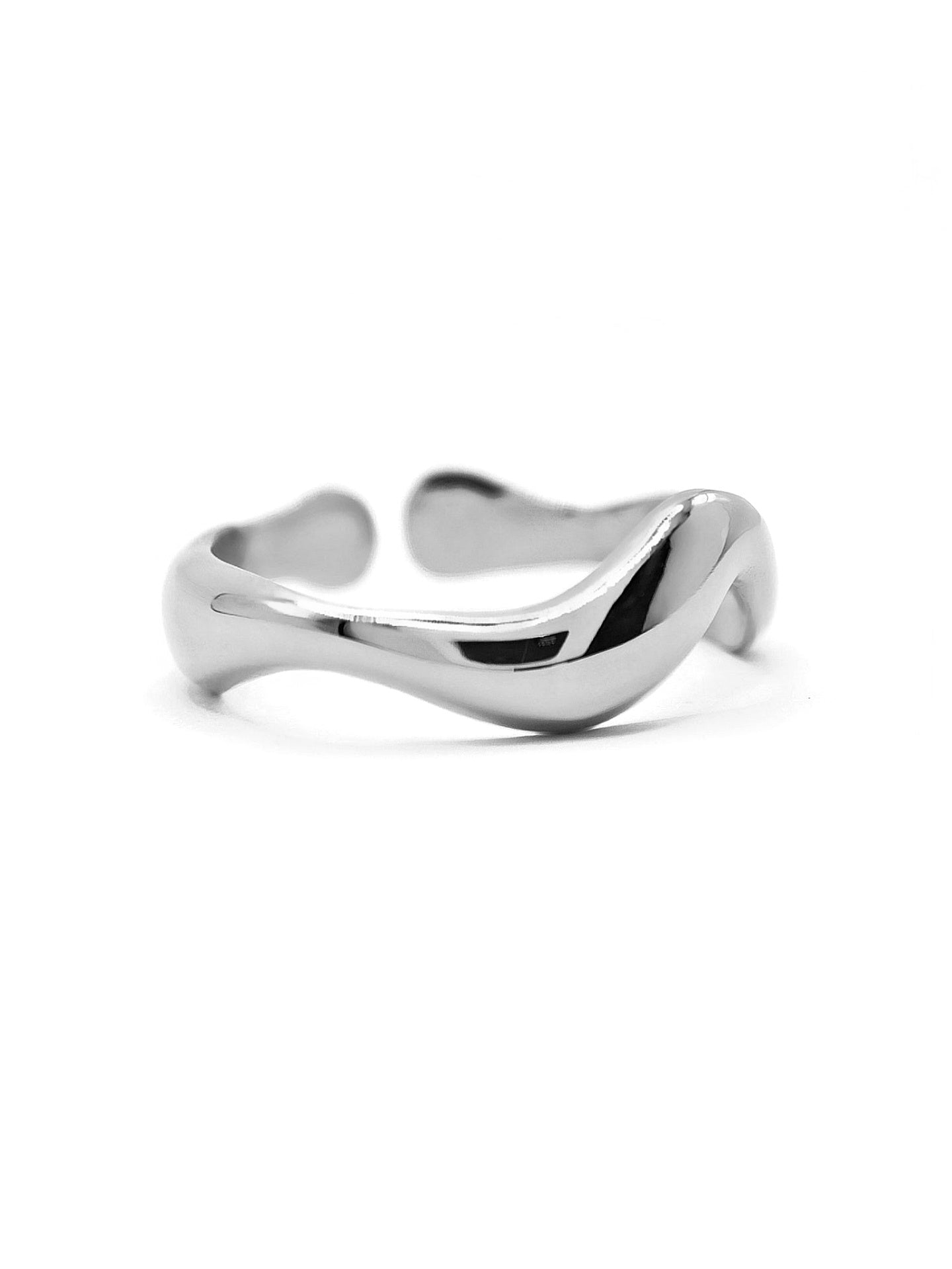 Geo Ring in Wellenform in silber aus Edelstahl von Lymaja Jewelry