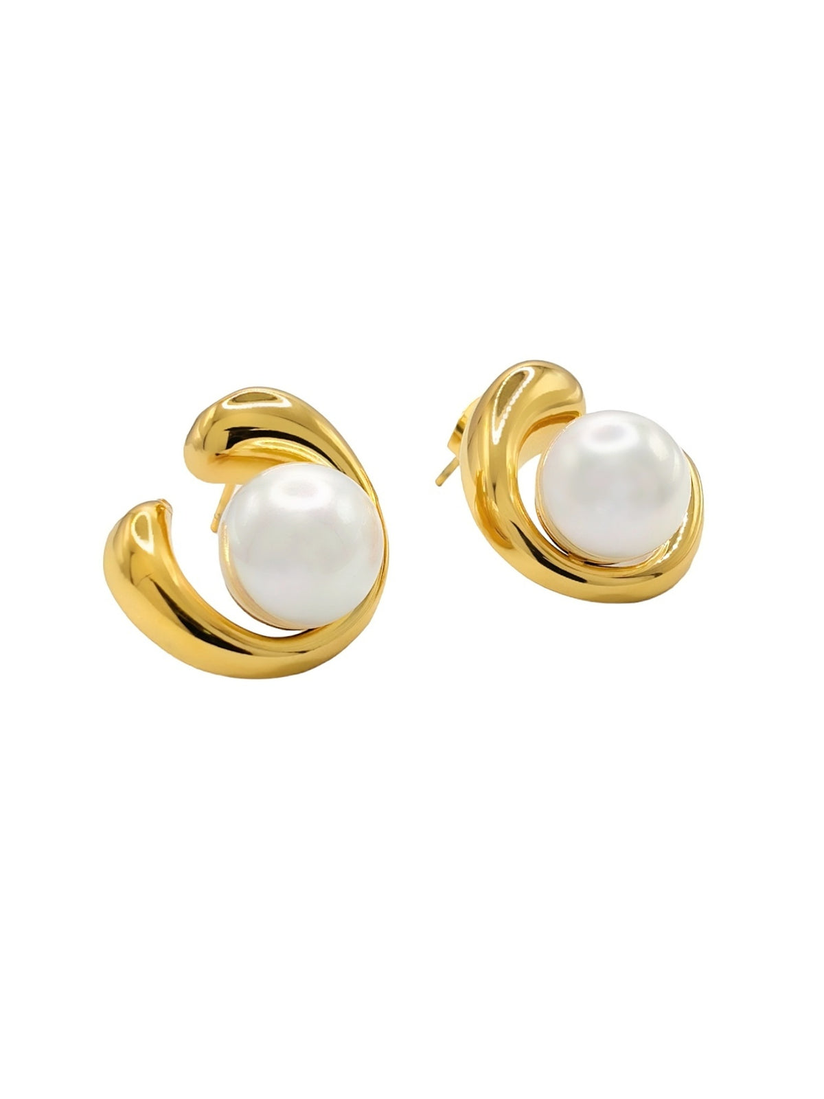 Freshwater pearl stud earrings