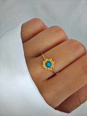 Halina Sonnen Ring mit blauem Stein 18k vergoldet aus Edelstahl von Lymaja Jewelry