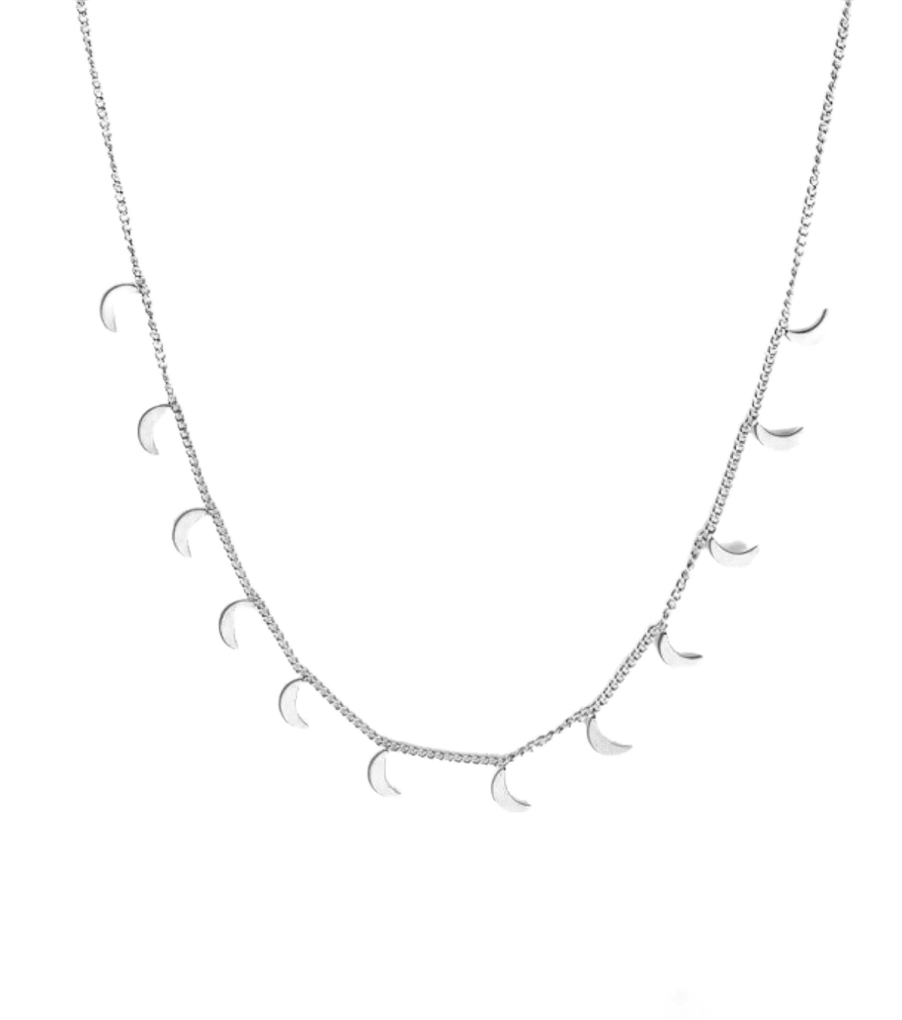 Halskette mit kleinen Mond Anhängern als Choker in silber von Lymaja