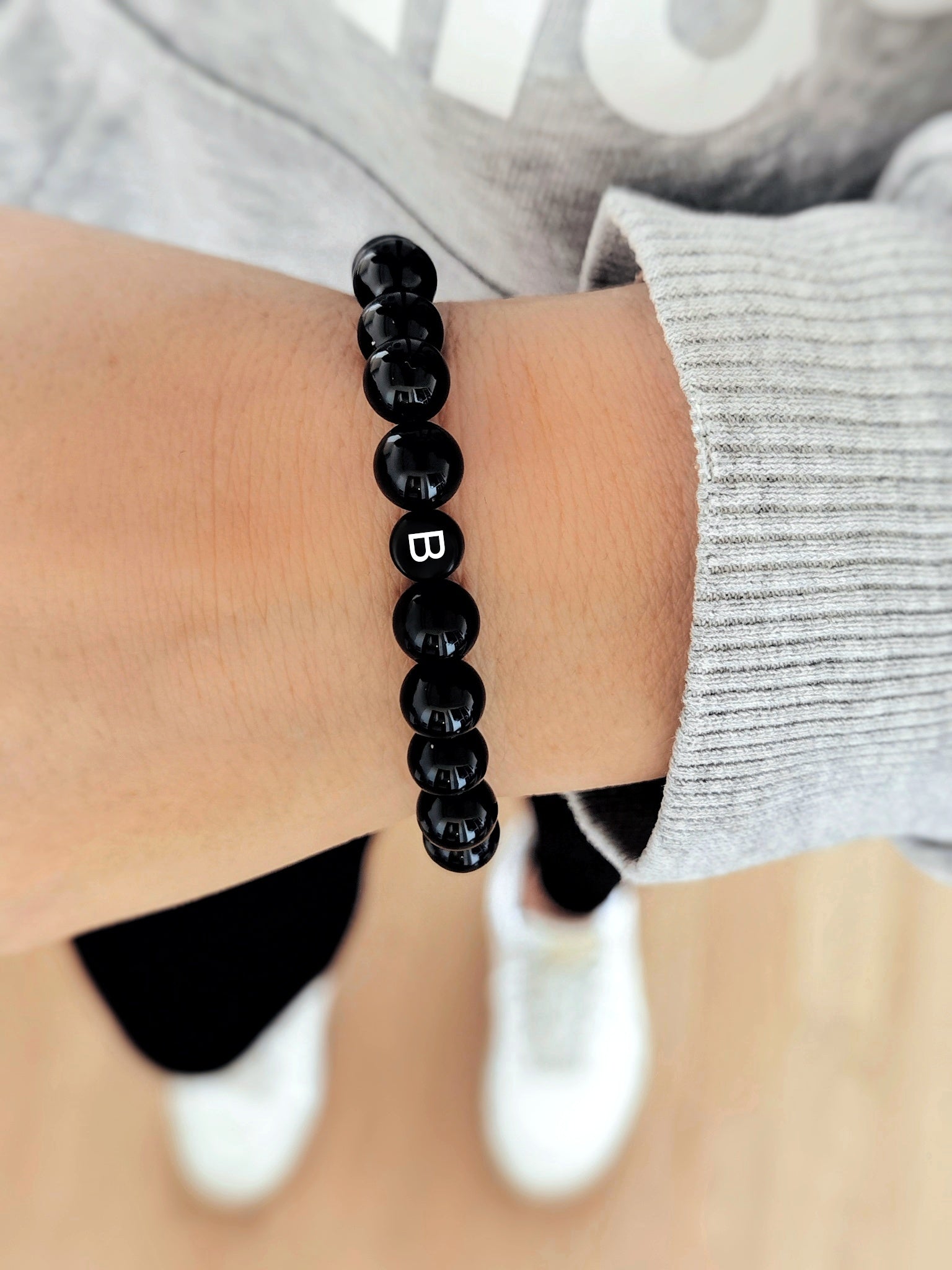 Lymaja Black Shine Partnerarmband mit Buchstaben mit Glanz Perlen