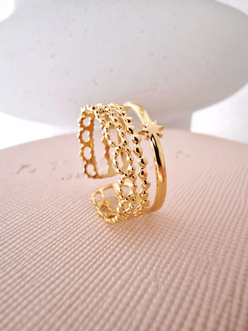 Ornament Gold Ring Malaika mit einer Sonne und verstellbar von Lymaja