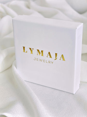 Schmuck Verpackung weiss mit gold Logo von Lymaja