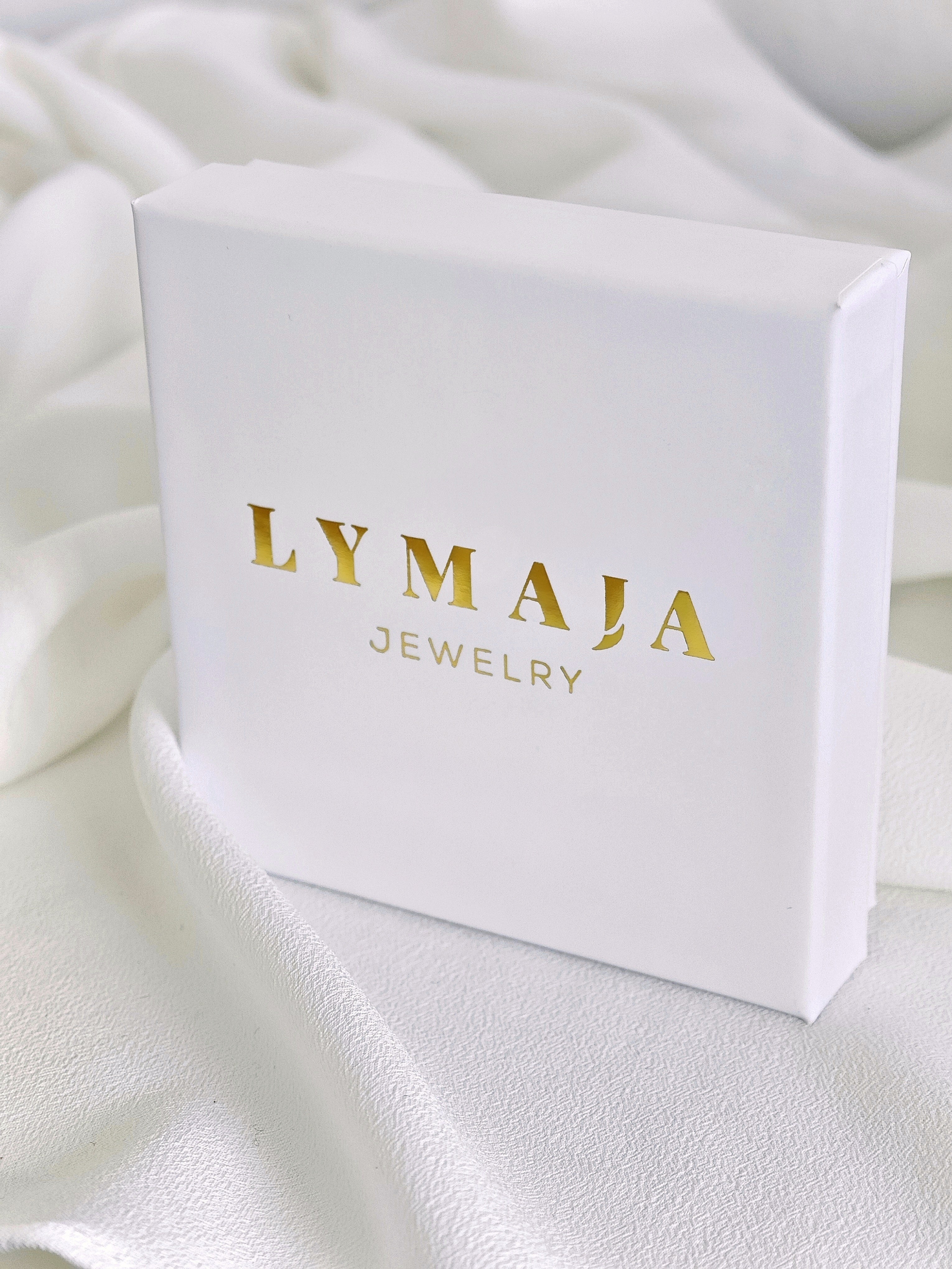 Edle Geschenkverpackung in weiss mit Gold Logo von Lymaja