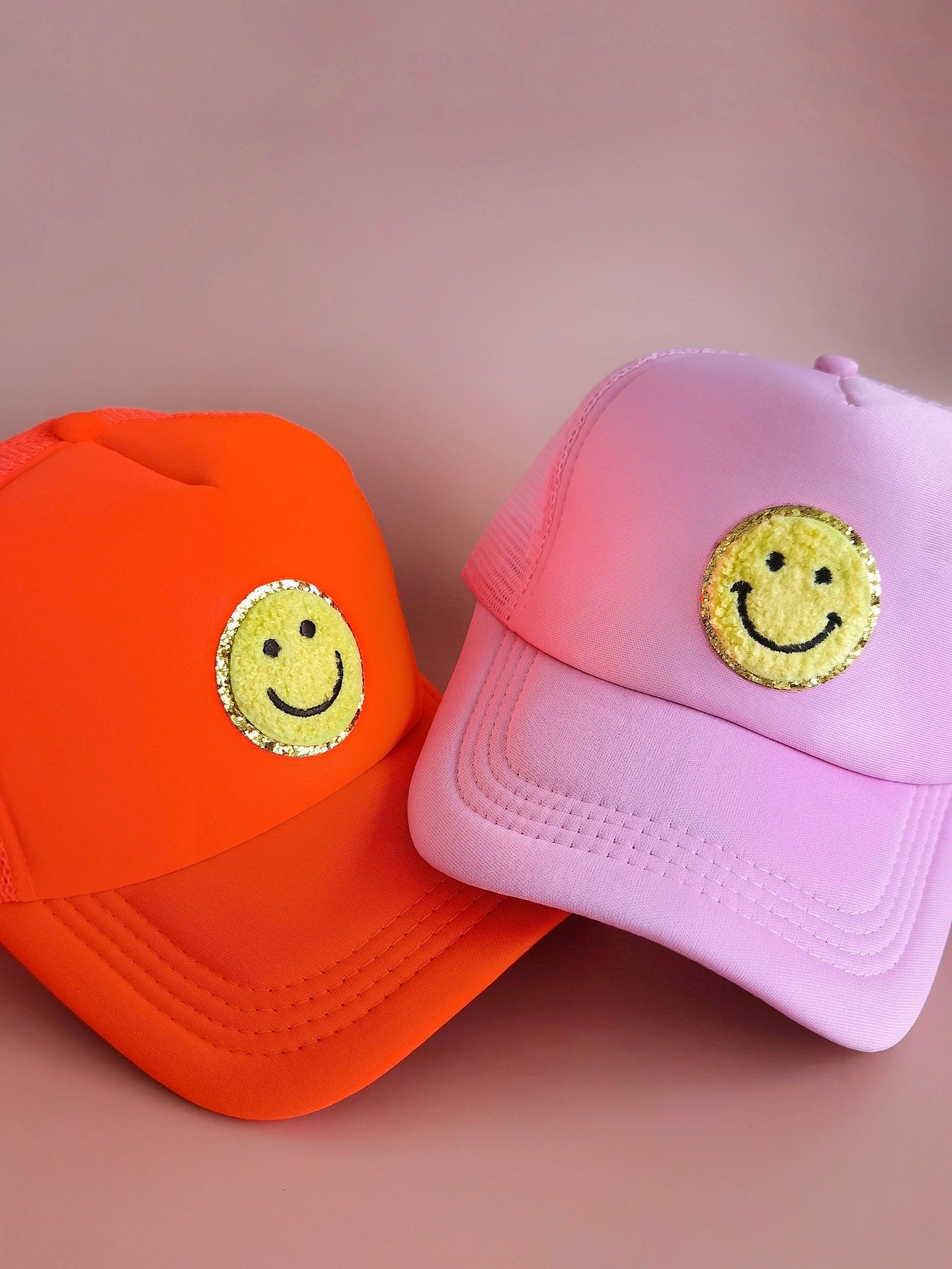 Lymaja Trucker Cap mit gelben Smiley in Neon Orange und Rosa