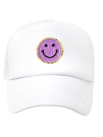 Lymaja Trucker Cap in weiss mit einem lila Smiley