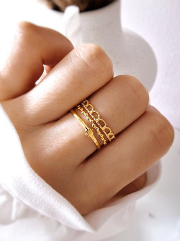 Ornament Gold Ring Malaika mit einer Sonne und verstellbar von Lymaja