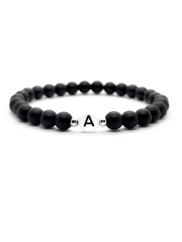 Onyx Partnerarmband in schwarz mit Buchstaben personalisiert von Lymaja