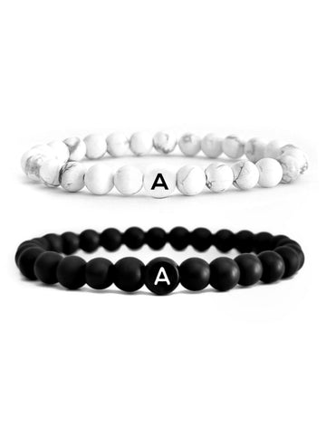 Partnerarmband Onyx weiss marmor Set in schwarz mit Buchstaben personalisiert von Lymaja