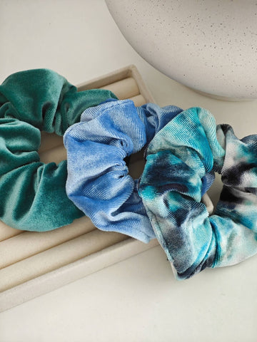 Samt Scrunchie Haargummi für Frauen in blau und türkis von Lymaja Jewerly